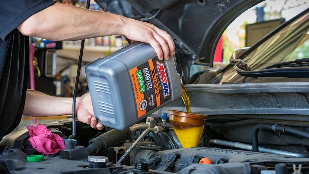 What Causes Engine Oil Oxidation? Pouring AMSOIL XL Oil
