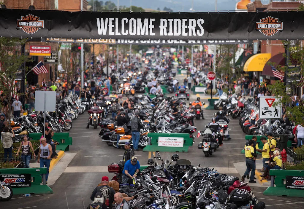 Welcome riders banner